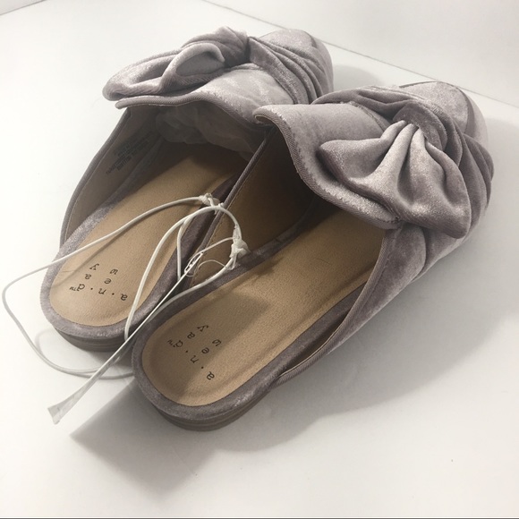 NWT Velvet Mules with ruffle bow knot detail - Picture 5 of 8